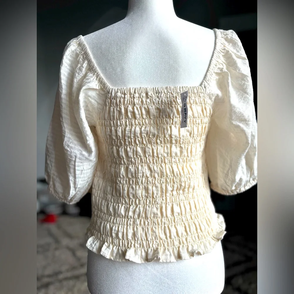 NWT Old Navy Cream Smocked Puff Sleeve Top Size‎ Small